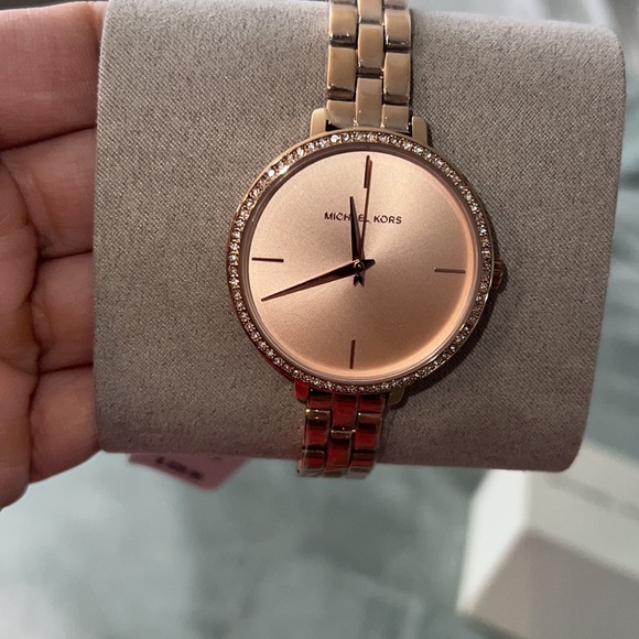 Rose gold Michael Kors watch - Picture 4 of 5